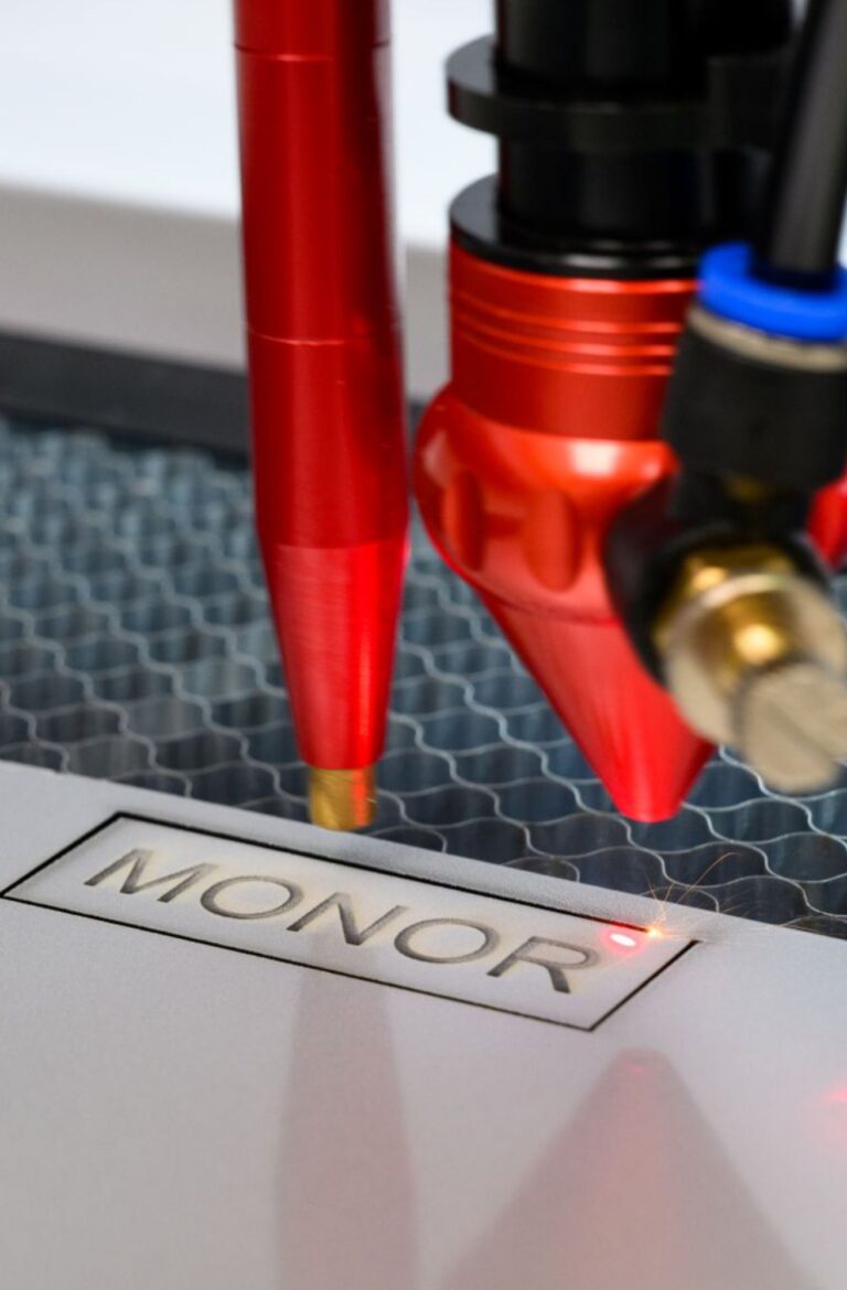 CO₂ vs Fiber vs UV laser – rozdiely v praxi