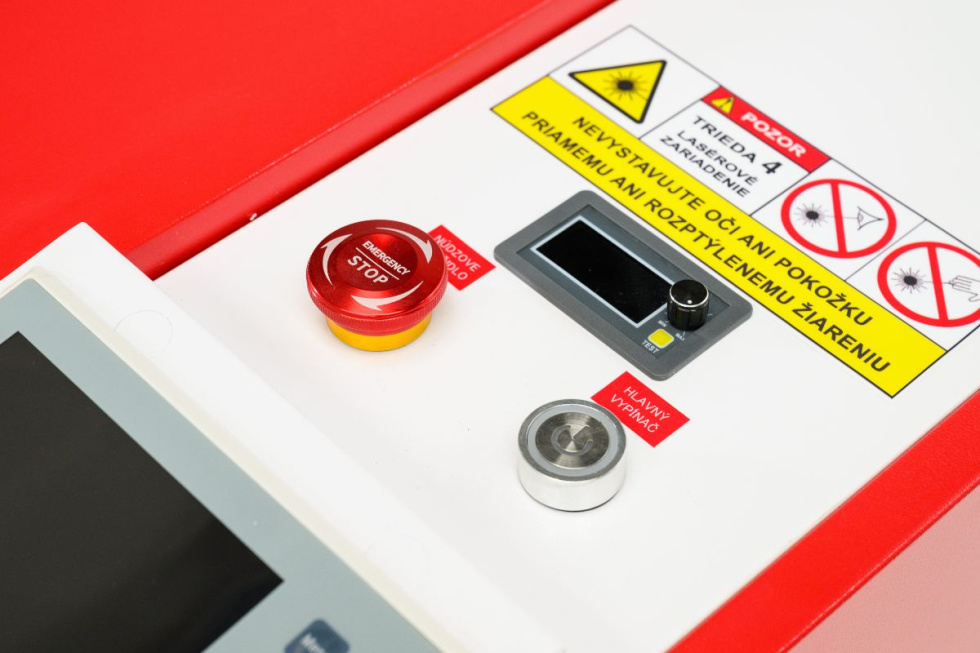 Zabudovaný ampérmeter pre kontrolu výkonu laseru